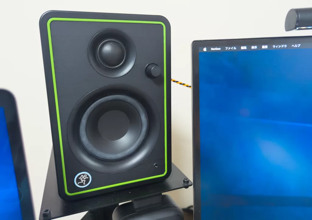 3インチスピーカーMackie CR3-XのL側(アンプ側)