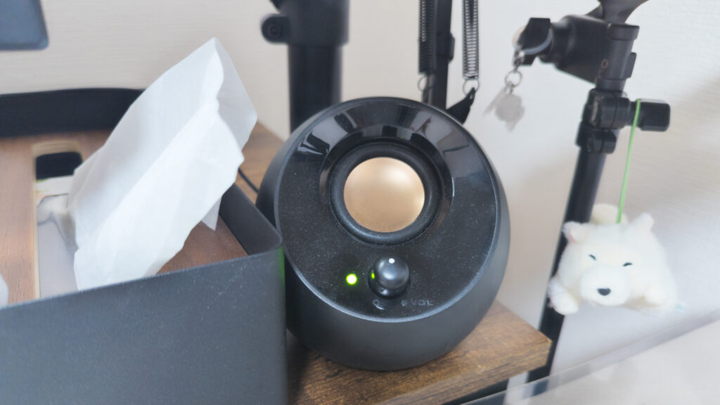 コンパクトスピーカーCreative Pebble のR側