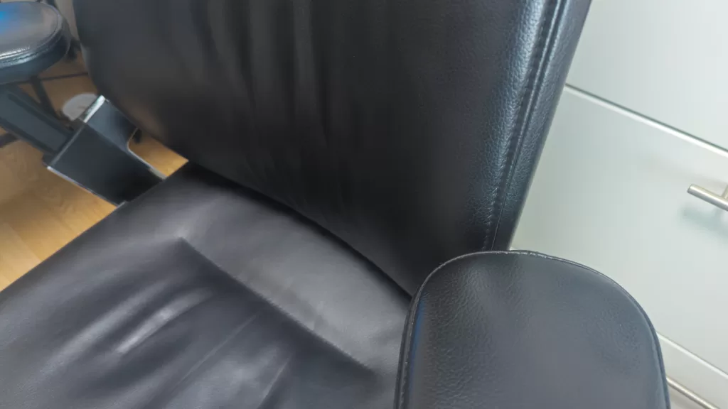 ONチェアの平坦に近いランバーサポート